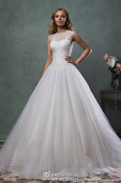 【Amelia Sposa 】释出最新2016婚纱系列。新季设计延续了品牌永恒浪漫的主题，美丽的鱼尾设计、精致的蕾丝、香槟金的底衬，带给新娘们梦幻婚纱礼服。[心]