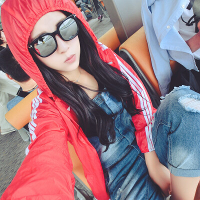 女生头像 by : 我姓梁却并非你良人