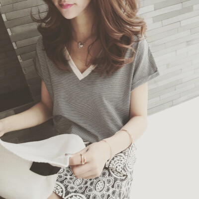 女生头像 by : 我姓梁却并非你良人