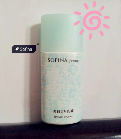 #安利种草##防晒#Sofina美白日间保湿防护乳蓝蕾丝30ml，日代94RMB入。最喜欢sofina的一点就是控油，乳液质地，无抗氧化作用，有美白成分。白蕾丝没有美白成分所以比蓝蕾丝便宜一点，白的保湿也比蓝要好，干皮用蓝可…