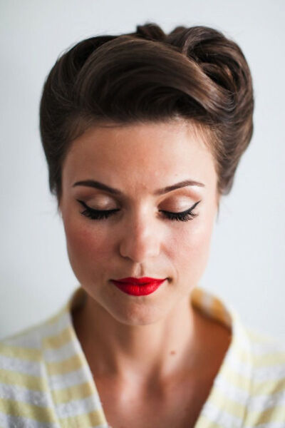 Go for some 1950s glam with this hairstyle. @Jasmine Ann {The Gluten Free Scallywag} Pemberton can you help me do this?