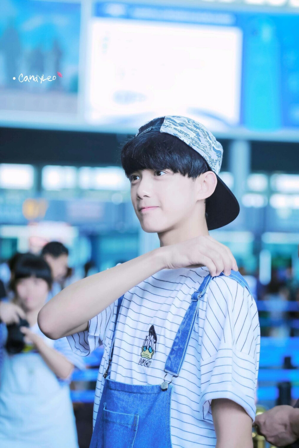 萌萌打背带裤吴三石欧巴