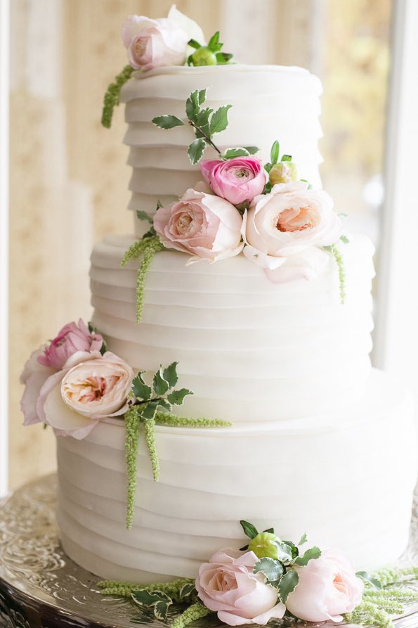 婚礼蛋糕：鲜花+奶油
