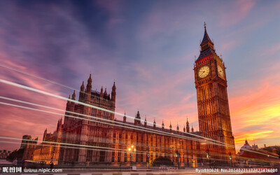 大本钟（Big Ben），英国国会会议厅附属的钟楼，伦敦著名的古钟（即威斯敏斯特宫报时钟）。建于1859年。安装在西敏寺桥北议会大厦东侧高95米的钟楼上，钟楼四面的圆形钟盘，直径为6.7米，是伦敦的传统地标。2012年6…