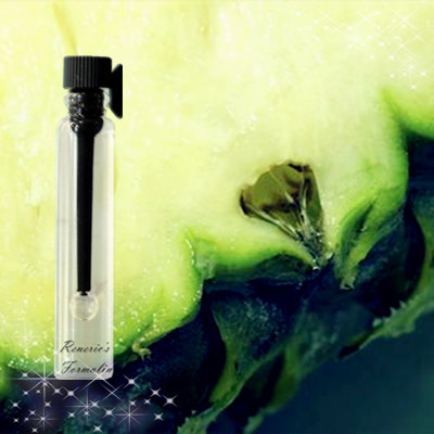 【菠萝 pineapple 水果香水】 菠萝香气。留香短暂，保存的气息用来缓解你一时的小贪念。一直做的菠萝是先用盐水腌新鲜的菠萝块，然后再撒上糖。咸咸甜甜得毫不突兀，反而更显水果本身的清香。胜过外面店里菠萝罐头无数。 这款菠萝味道很正，带着菠萝特有的清香和酸，甚至闻着都会有馋得要流口水的感觉。留香在水果香里面属于中等，不长久，也并非稍纵即逝。是水果味里面比较得意的一款香。推荐。