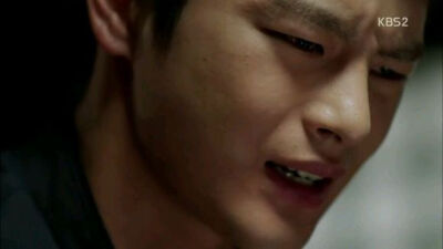 李贤心痛的要死掉了。。弟弟委屈的太心痛了。。