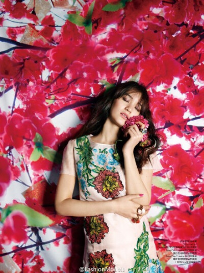 ELLE China March 2015 &amp;quot;New Season in Blossom“：Mona Matsuoka by @蜷川实花 ,松岗莫娜在日本知名摄影师蜷川实花镜头下演绎新季花语。