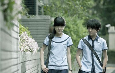 星空（Starry Starry Night）是一部由林书宇执导，由徐娇、刘若英、庾澄庆、林晖闵主演的成长爱情奇幻电影，影片改编自台湾插画家几米同名绘本《星空》。影片描述一个不爱说话的少女，认识了一个不爱说话的少年，他…