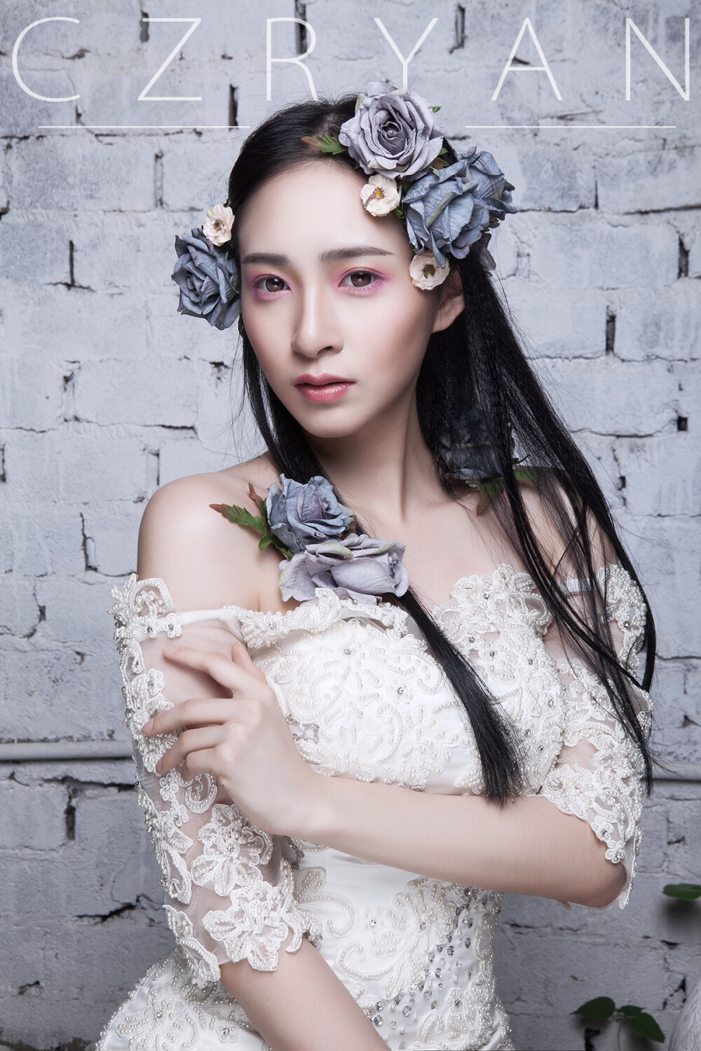 摄影新娘 时尚轻复古风～只在花的灰蓝色调上做风格，突出一个亮点