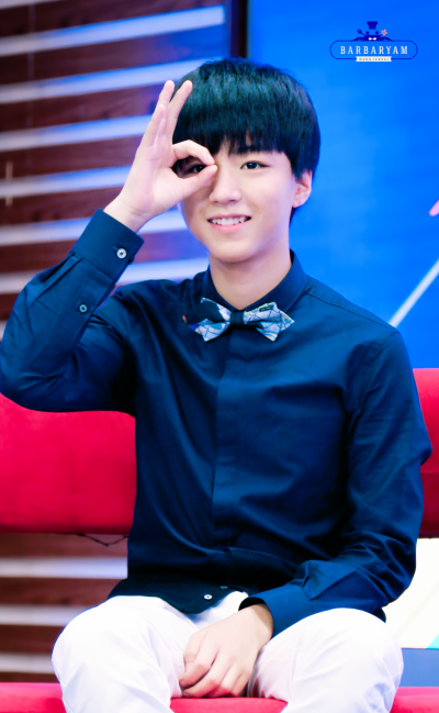 #王俊凯# #TFBOYS王俊凯# #TFBOYS# 150622娱乐大牌党cr 王俊凯的坝坝筵应援队