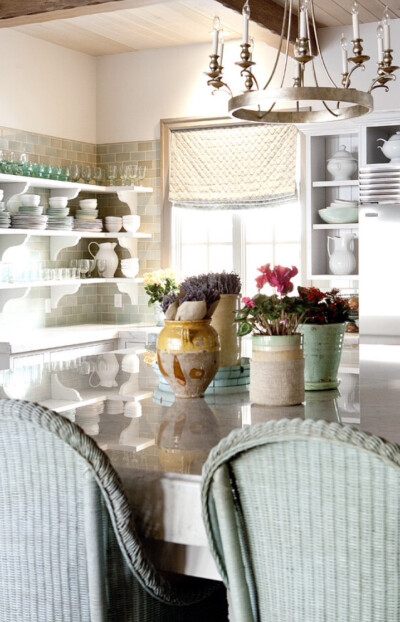 厨房 室内设计 家居 美式 温馨 白色 清爽 田园餐桌 花瓶 窗帘 搁板