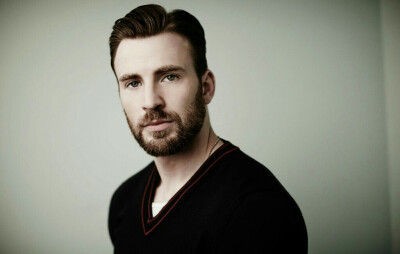 克里斯·埃文斯（Chris Evans），1981年6月13日出生于美国马萨诸塞州波士顿，美国演员