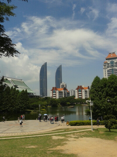 从厦门大学看双子塔