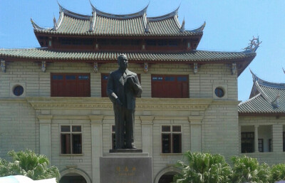 厦门大学 陈嘉庚像