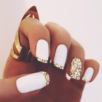 white and gold glitter manicure #holiday #nails