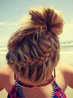 I absolutely love this hair style so pretty! Perfect for the beach!!!!!