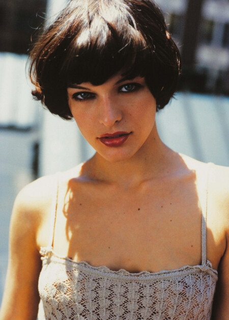 SHORT HAIR EST TRES CHIC MA CHERIE Milla Jovovich -