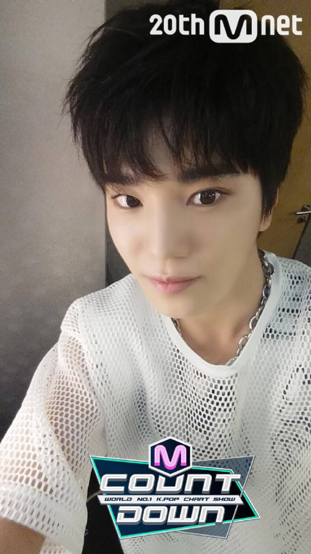 150730 M Countdown官推更新第一则：#INFINITE##MCD# 出勤完毕咯! 准备好了哟 !! Infinite成员中~ 第一张自拍以酸甜维他命#成种# 的照片开始啦~都去当兵回来了还是这么的清甜π_π 但是在舞台上是充满力量!【翻译by艾玛 转载请注明2Blegend】infinite