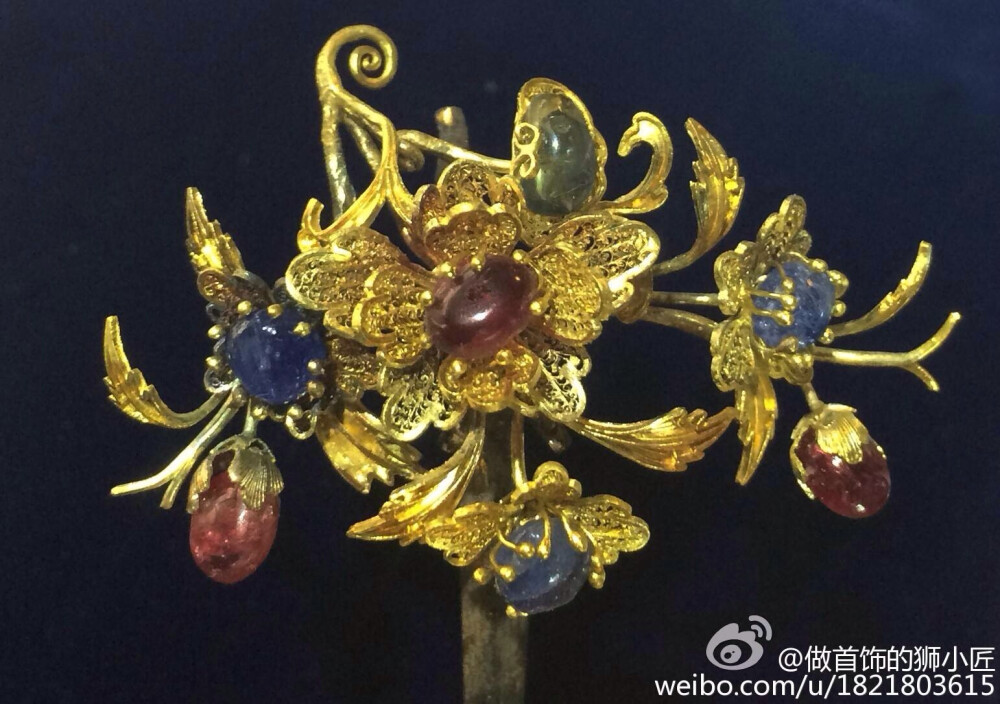 晚明金累丝镶宝小簪：接近清代的样式，却依然还是明代的风骨