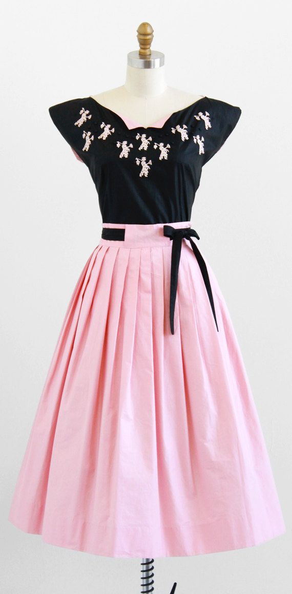 19 40年代的服装/黑色和粉红色抛光