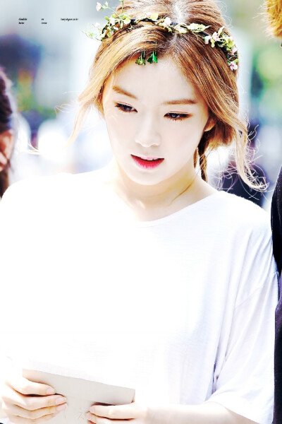 白雪尽芳华 伊人长头发 cr.logo red velvet irene 裴珠泫