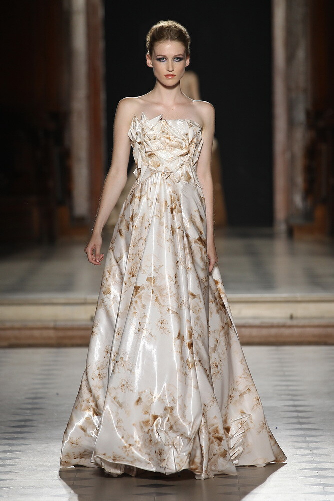 Tony Ward Couture Fall/Winter 2015。托尼·瓦德2015秋冬高级定制时装发布。