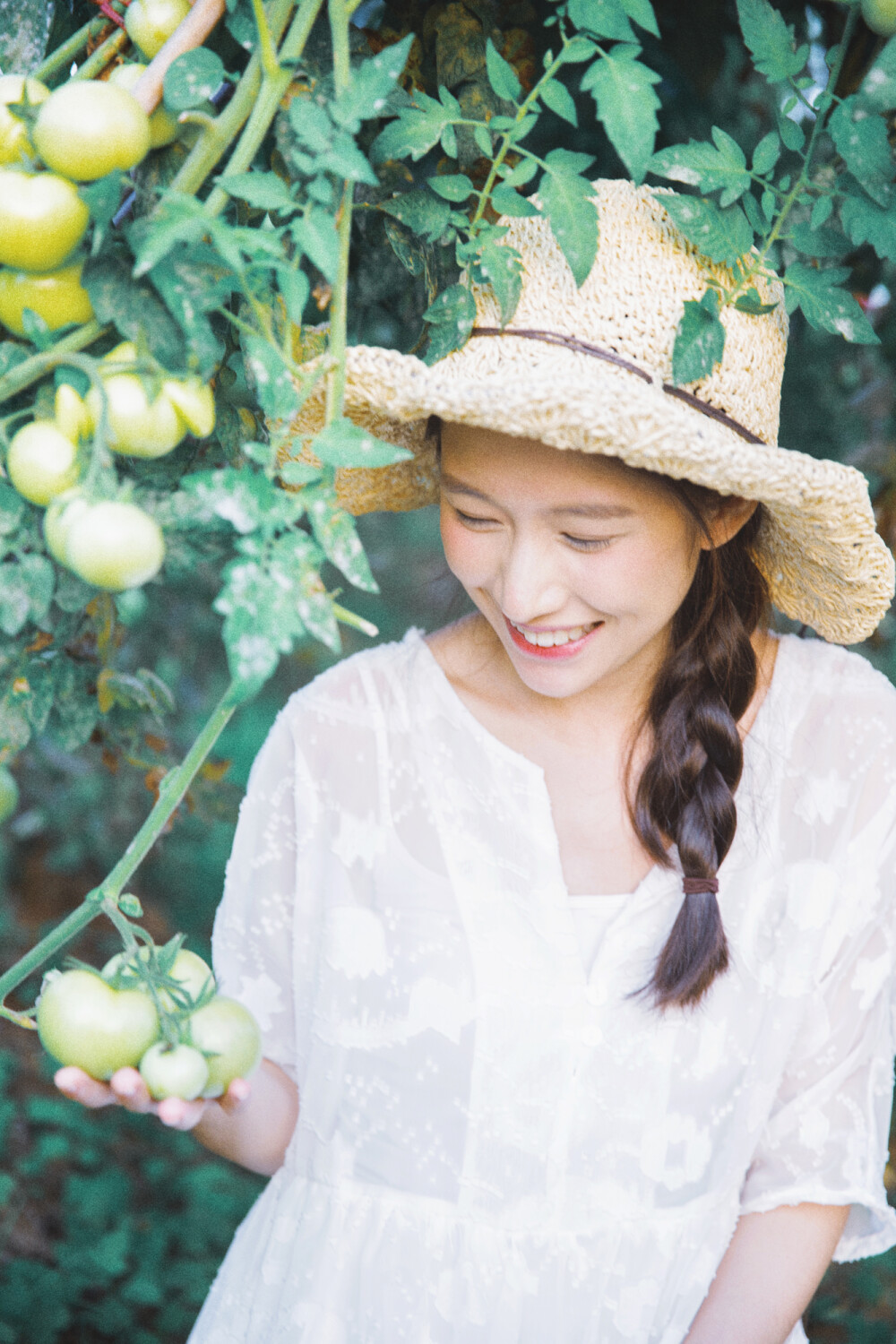 日系 番茄 少女 女生 旅行 旅拍 小白裙 搭配 清新 夏日 自然 阳光 草帽 麻花辫 夏天 深圳 文艺 森系 色彩 人像 写真 头像 封面 摄影 by 野猪力量灌入