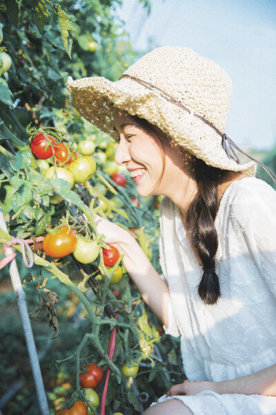 日系 番茄 少女 女生 旅行 旅拍 小白裙 搭配 清新 夏日 自然 阳光 草帽 麻花辫 夏天 深圳 文艺 森系 色彩 人像 写真 头像 封面 摄影 by 野猪力量灌入