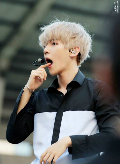 [EXO]#EXO成都演唱会# #边伯贤# 150801 The EXO’luxion 成都场 边伯贤单人6P