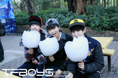 TFBOYS八月是一个好日子。八月六号TFBOYS两岁生日快乐！