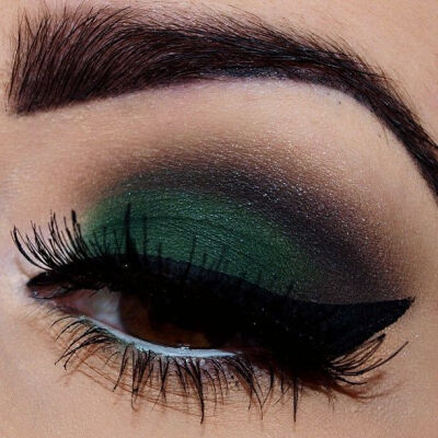 Make sure the green and the black are blended more seamlessly But i love the look! The liner is amazing!!