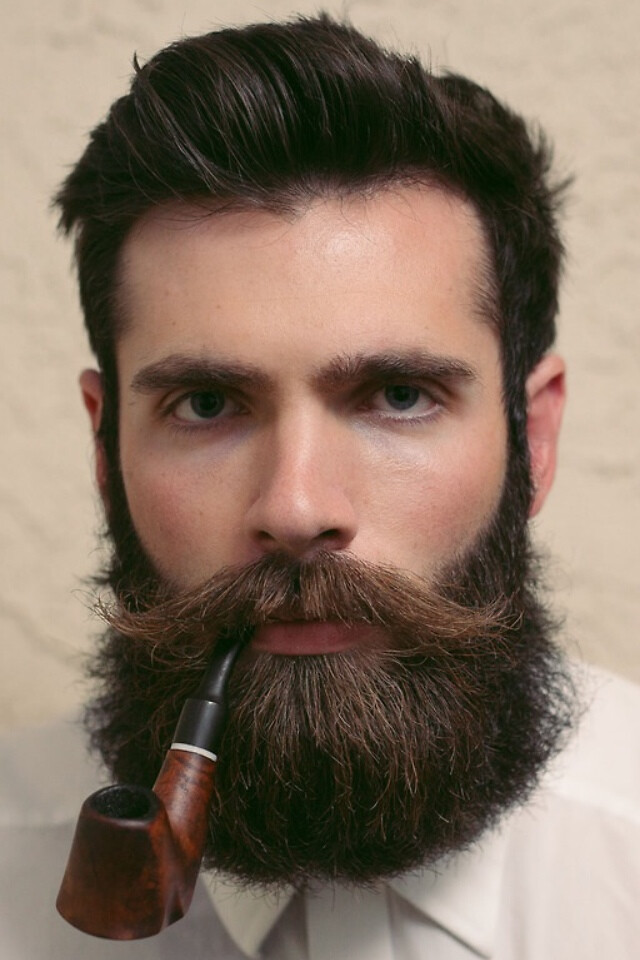 #barbas y #bigotes en nuestro tablero https://www.pinterest.com/SantanaHairArt/beards-moustaches/ de #Pinterest