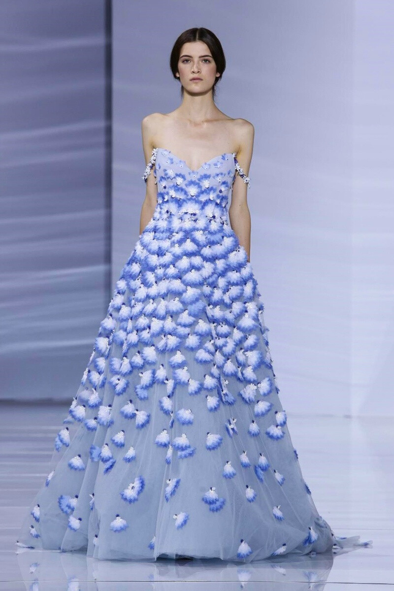 Georges Hobeika Haute Couture 2015全年SSFW 精致细腻的小花是全年服饰的特点 大气 高贵 典雅