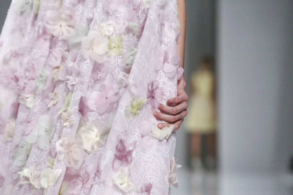 Georges Hobeika Haute Couture 2015全年SSFW 精致细腻的小花是全年服饰的特点 大气 高贵 典雅 小清新