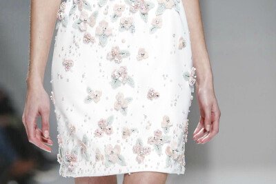 Georges Hobeika Haute Couture 2015全年SSFW 精致细腻的小花是全年服饰的特点 大气 高贵 典雅 小清新