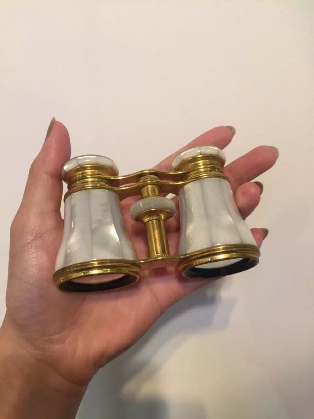 19世纪晚期黄铜质贝母望远镜，完美品相，品牌印记，外盒都完整保存，工作正常。