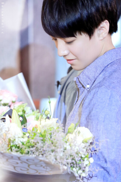 #王俊凯# #TFBOYS王俊凯# 醉在你温柔的眉眼间