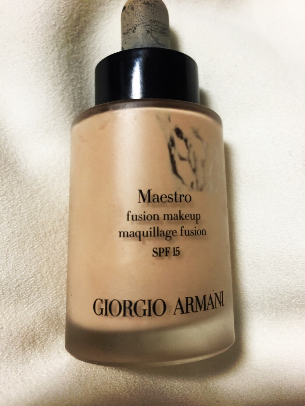 #最爱用的底妆# armani maestro 滴灌粉底液。强推。轻薄。极其易推。不暗沉。有光泽。但遮瑕差。一生推。无限回购。