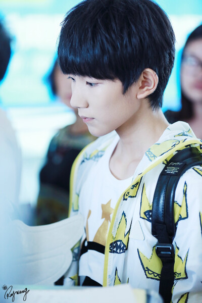 TFBOYS王源 150720 重庆赴香港 cr:RoyWang1108