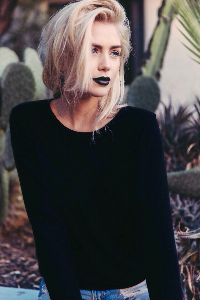 Grunge chic, black lips fluffy hair ---- i love this, but would do this with my plum lipstick instead of black. inspiration Where are these kind of women at? Need to find these girls stat