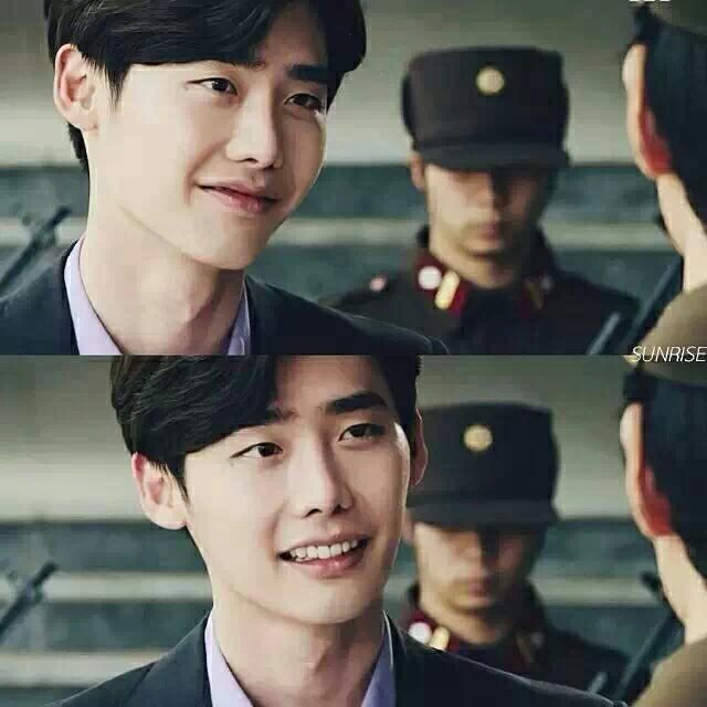  李钟硕（이종석 Lee Jongsuk），1989年9月14日出生于韩国京畿道龙仁，处女座，血型A型，身高186cm，体重68kg，毕业院校为建国大学电影艺术系 韩国演员、模特 称号：模特muse、国民初恋、国民守护君 二硕 特长：跆拳道黑带四段，粉丝名称：With J.S ， Alexia孙承冬 图源见logo 侵删