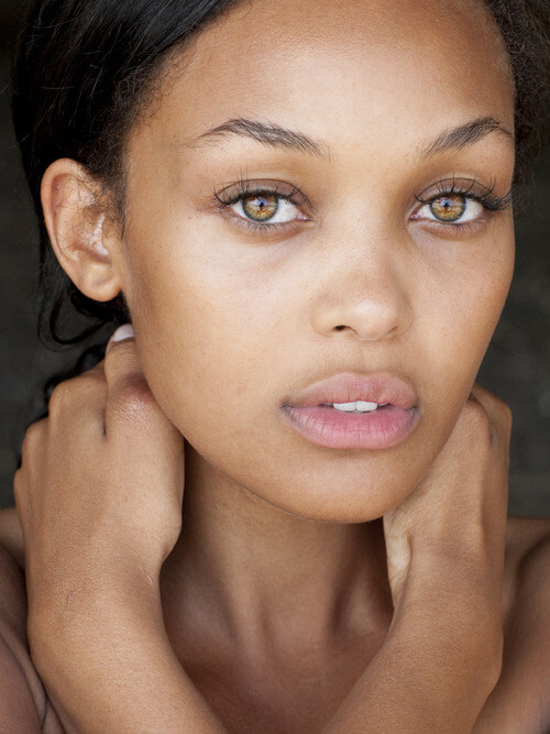 Stunning fresh face, very little makeup to achieve this gorgeous natural look.