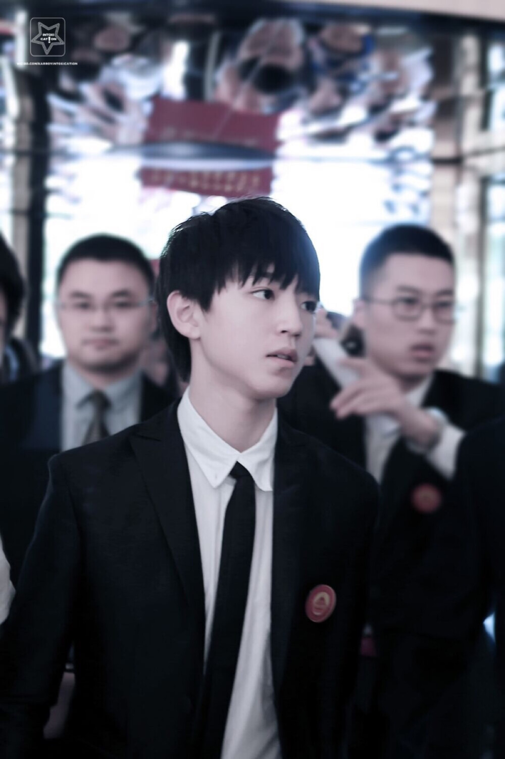 #王俊凯 #TFBOYS王俊凯 #TFBOYS iPhone手机壁纸桌面背景 高清 西装 总裁