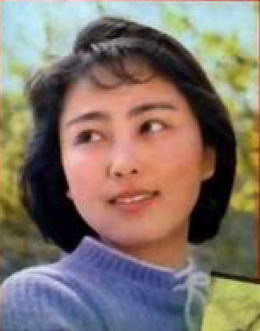  周丽娜：1959年出生于辽宁省沈阳市。作品有《忘忧草》《芒果之歌》《她从雾中来》《第三个被谋杀者》等。