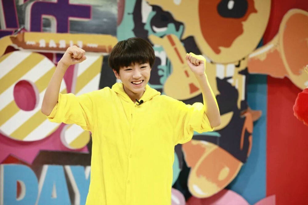 王俊凯 tf少年go第二季 图转侵删 宝宝你转过来让老阿姨(并不)看一下