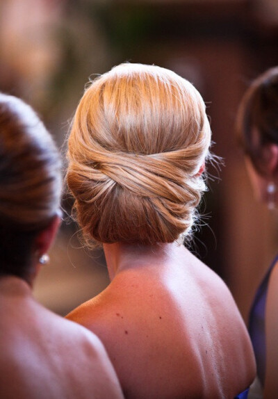 Best Fashion Updos - Elegant Updo hairstyle for Wedding This would have been a classy look for my hair for my wedding.