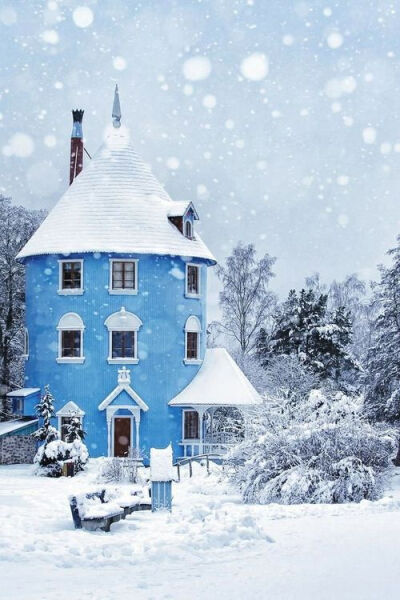 Moomin House, Nanntali, Finland。芬兰纳坦利姆明之家。纳坦利是1443年从图尔库郊外的一所修道院发展而来的港镇。它虽然地处边角、远离喧嚣，但是到处都满载着精彩，周围弥漫着幽雅的闲情逸致。特别是有一座大型的…