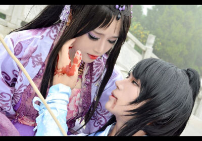 —— 你怎么这么傻啊，我又不喜欢你，你怎么这么傻啊…… 师傅…… 他的眼睛却望着天上，呼吸渐渐急促。