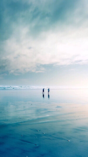 自然风景 海边 沙滩 人物 白云 意境 iPhone手机壁纸 锁屏