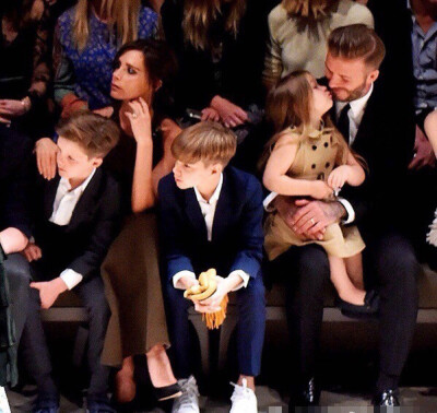 走到哪里都抓人眼球的the Beckhams 一家子高颜值(☆_☆)（不好意思大布出镜了…）